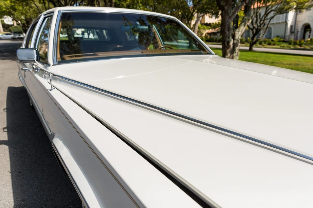 1988 Cadillac Brougham - Image 10 of 31