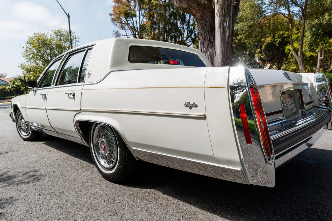 1988 Cadillac Brougham - Image 15 of 31