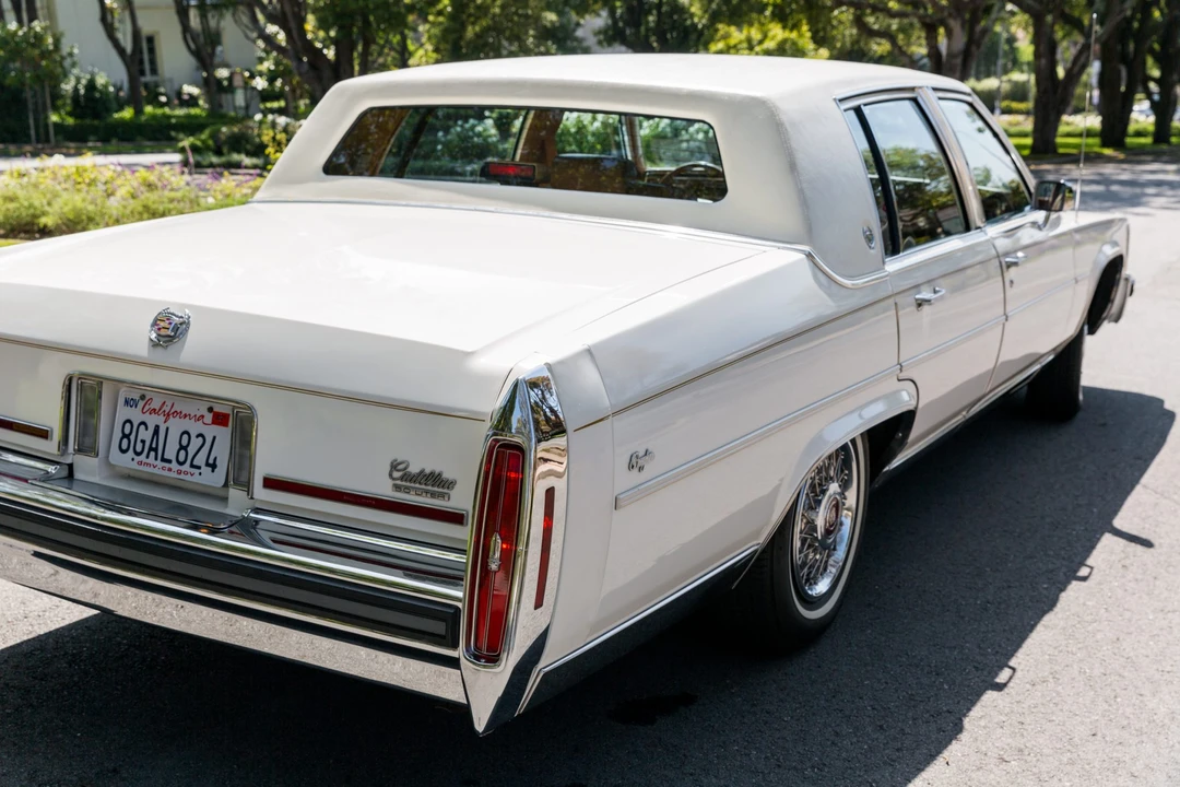 1988 Cadillac Brougham - Image 12 of 31