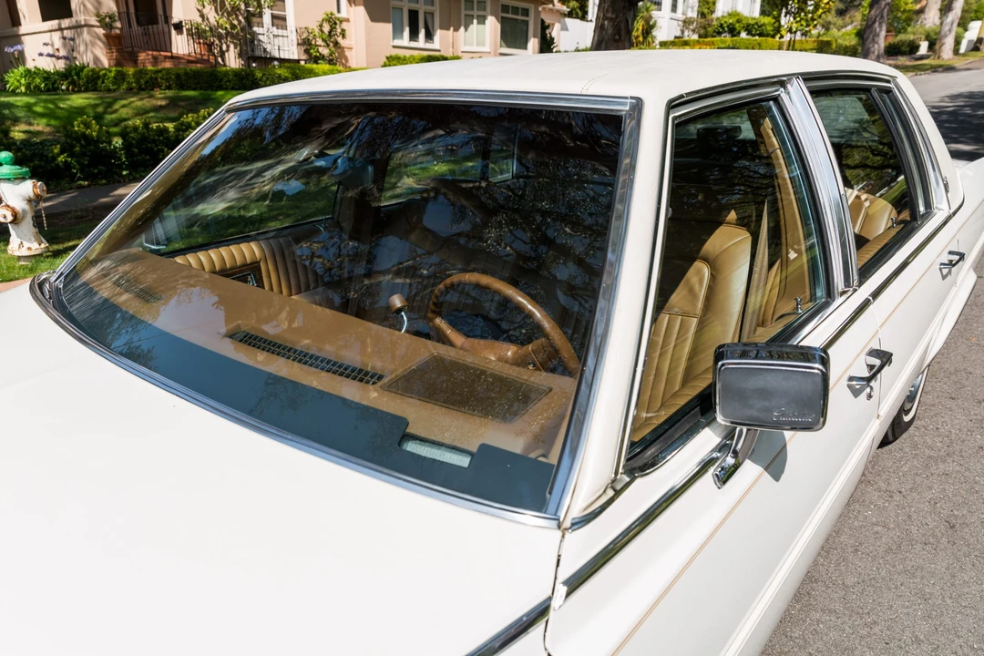 1988 Cadillac Brougham - Image 18 of 31