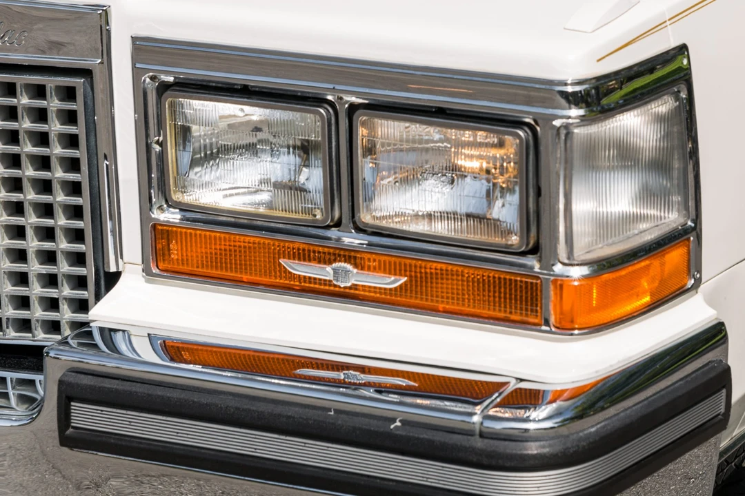 1988 Cadillac Brougham - Image 24 of 31