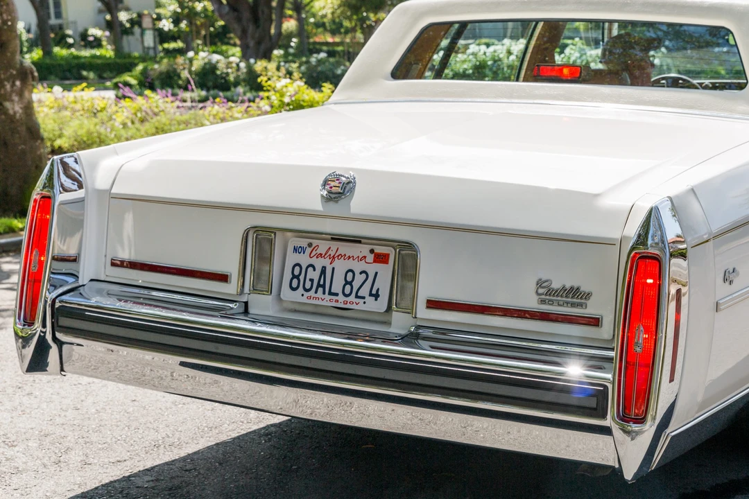1988 Cadillac Brougham - Image 13 of 31