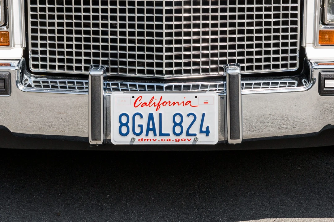 1988 Cadillac Brougham - Image 28 of 31