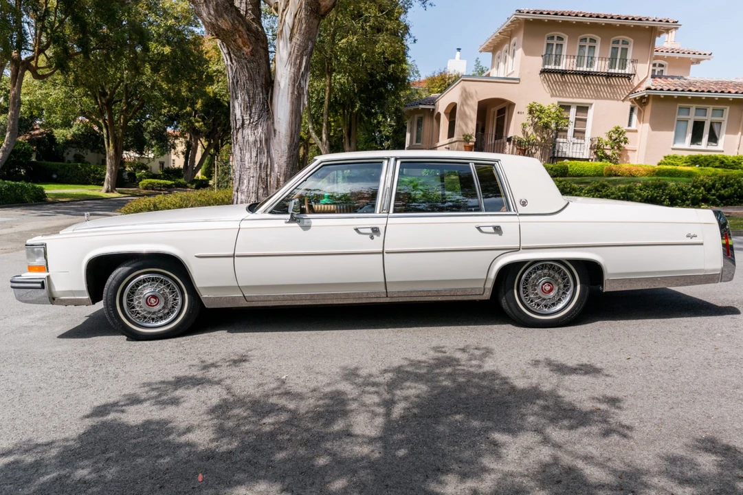 1988 Cadillac Brougham - Image 8 of 31