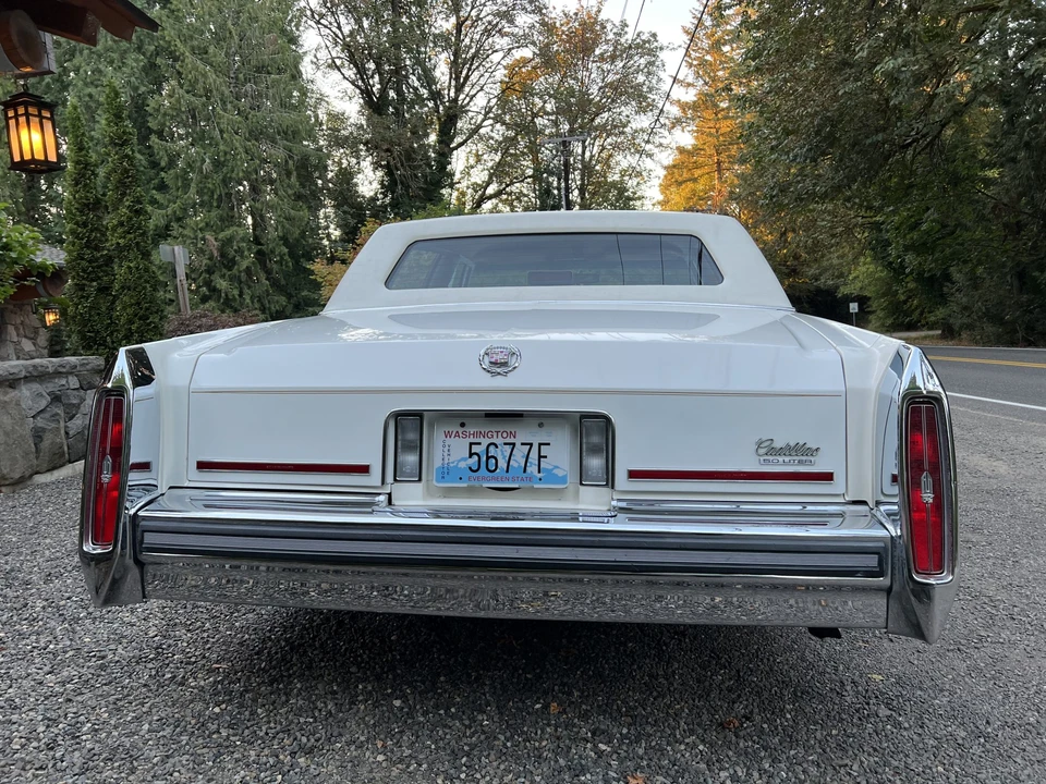 1988 Cadillac Brougham - Image 14 of 31