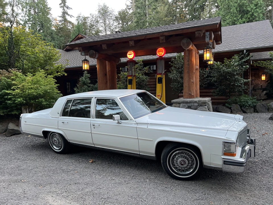 1988 Cadillac Brougham - Image 13 of 31