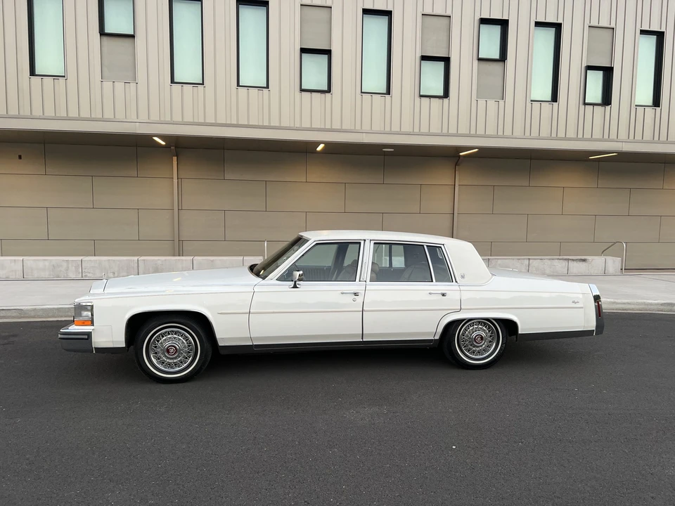 1988 Cadillac Brougham - Image 10 of 31