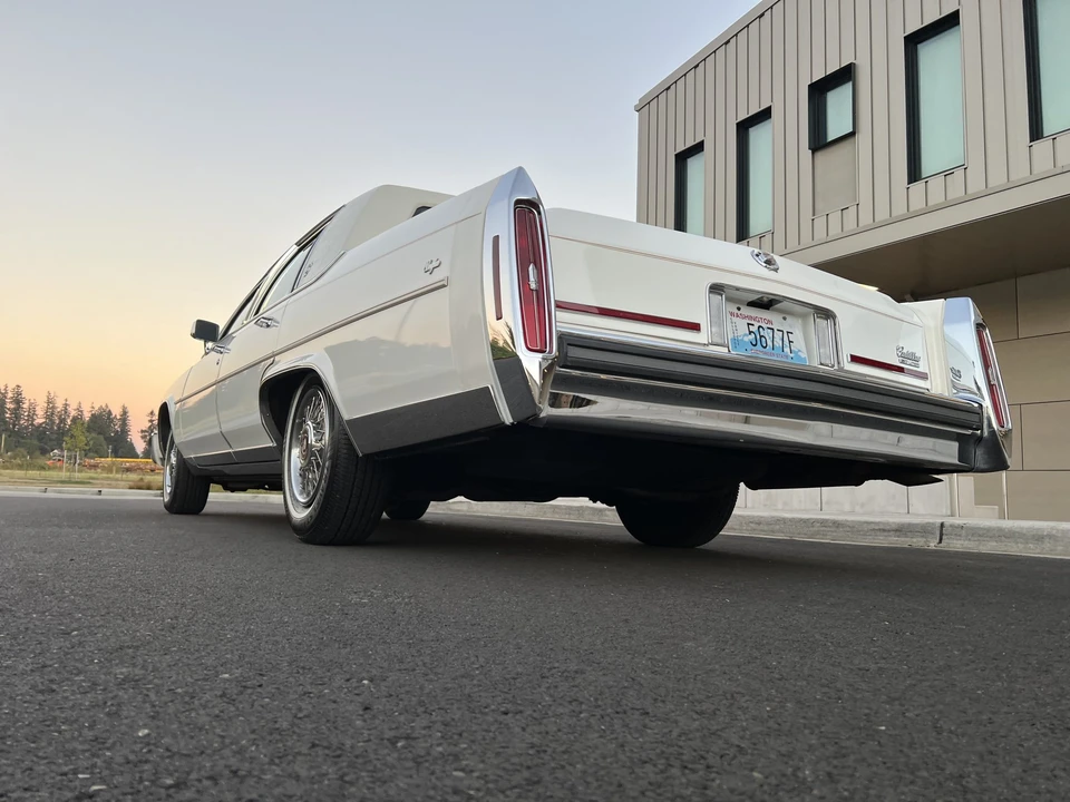 1988 Cadillac Brougham - Image 9 of 31