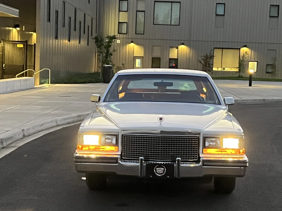 1988 Cadillac Brougham - Image 4 of 31