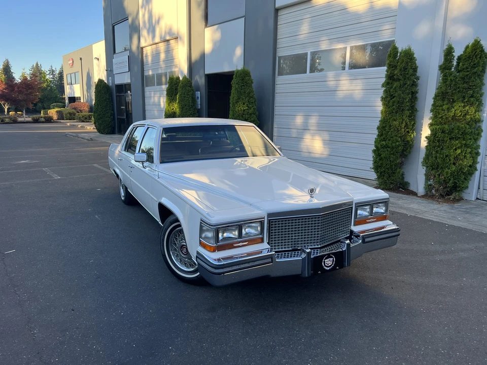 1988 Cadillac Brougham - Image 5 of 31