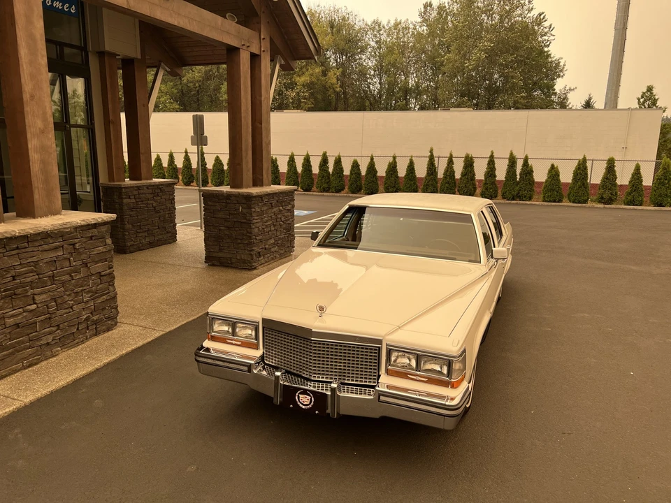 1988 Cadillac Brougham - Image 16 of 31