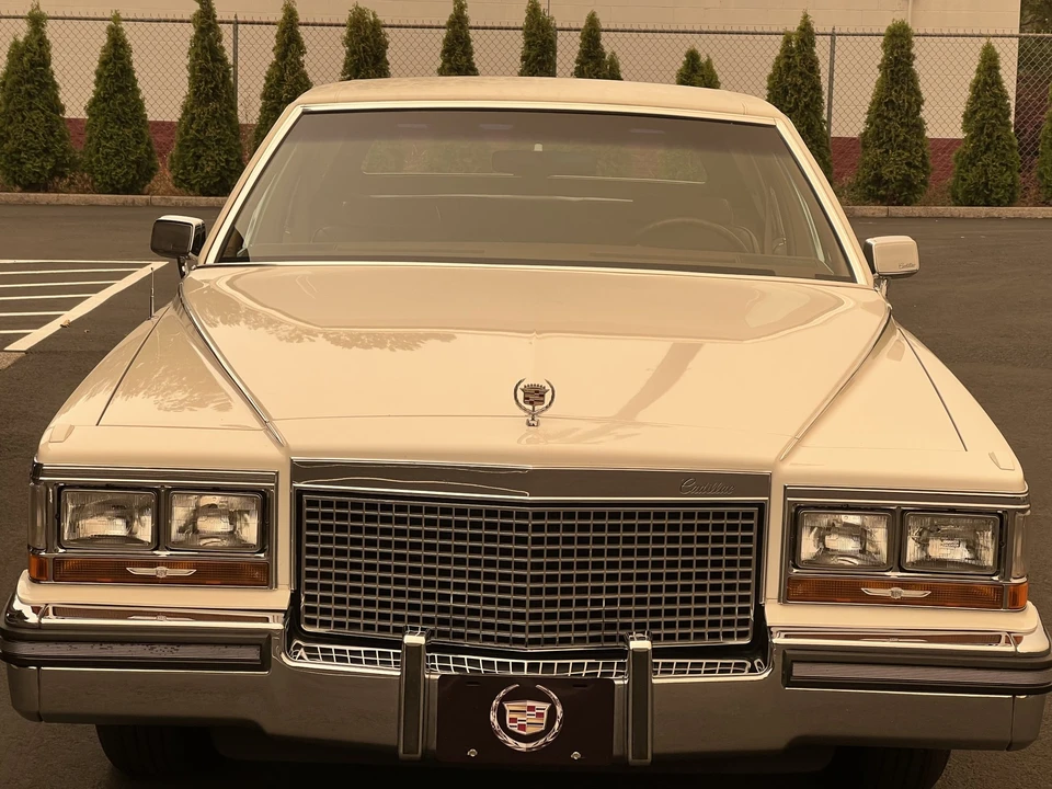 1988 Cadillac Brougham - Image 20 of 31