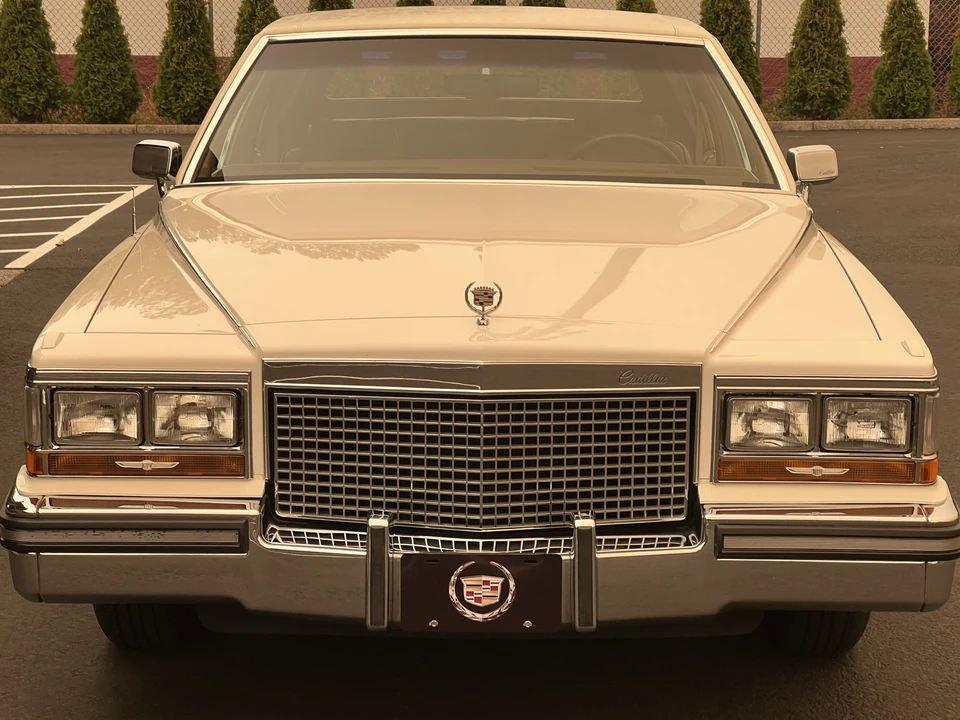 1988 Cadillac Brougham - Image 19 of 31