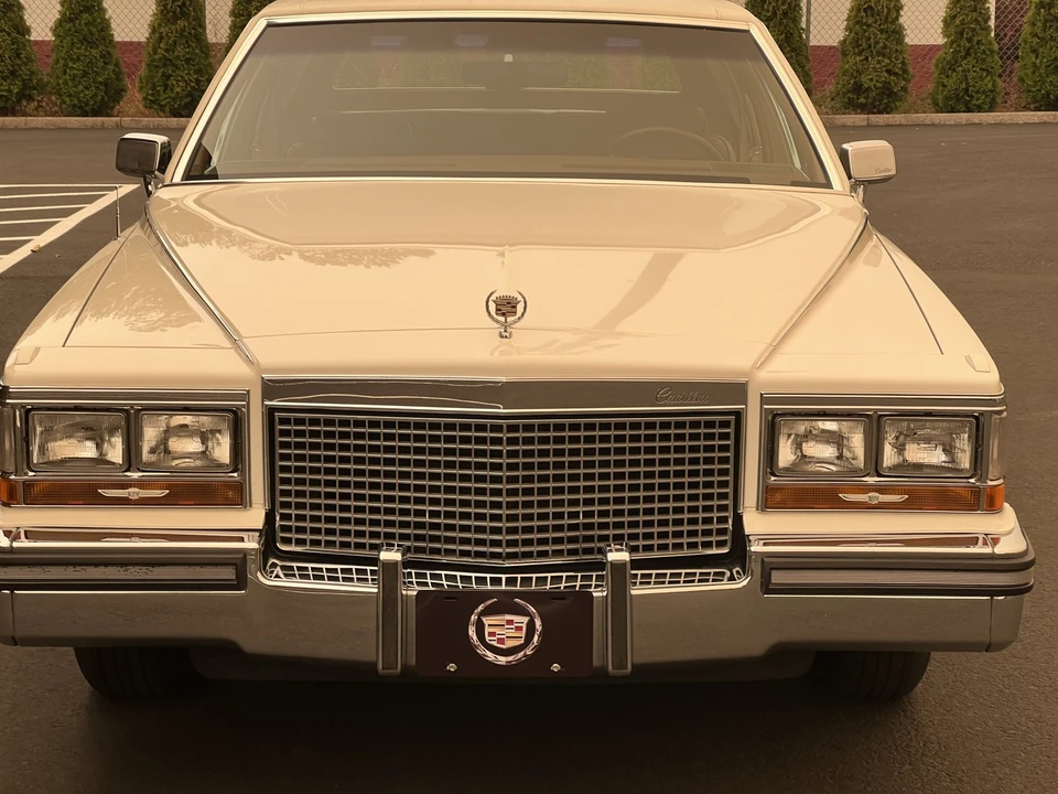 1988 Cadillac Brougham - Image 18 of 31