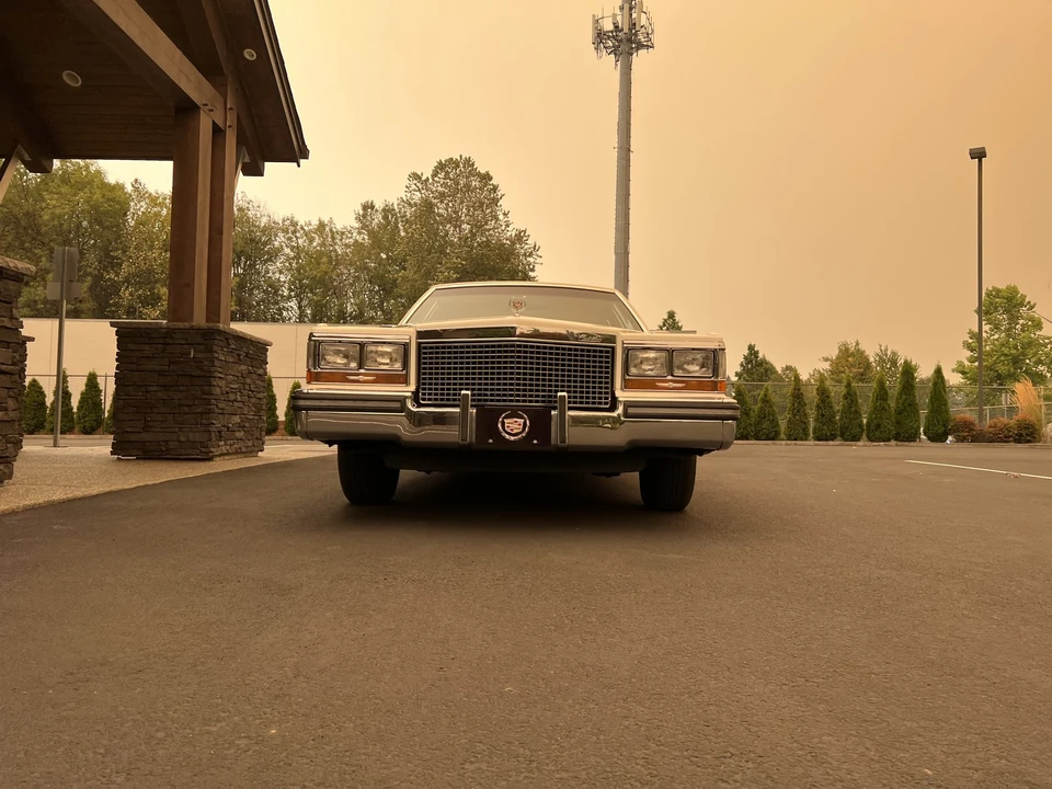 1988 Cadillac Brougham - Image 17 of 31
