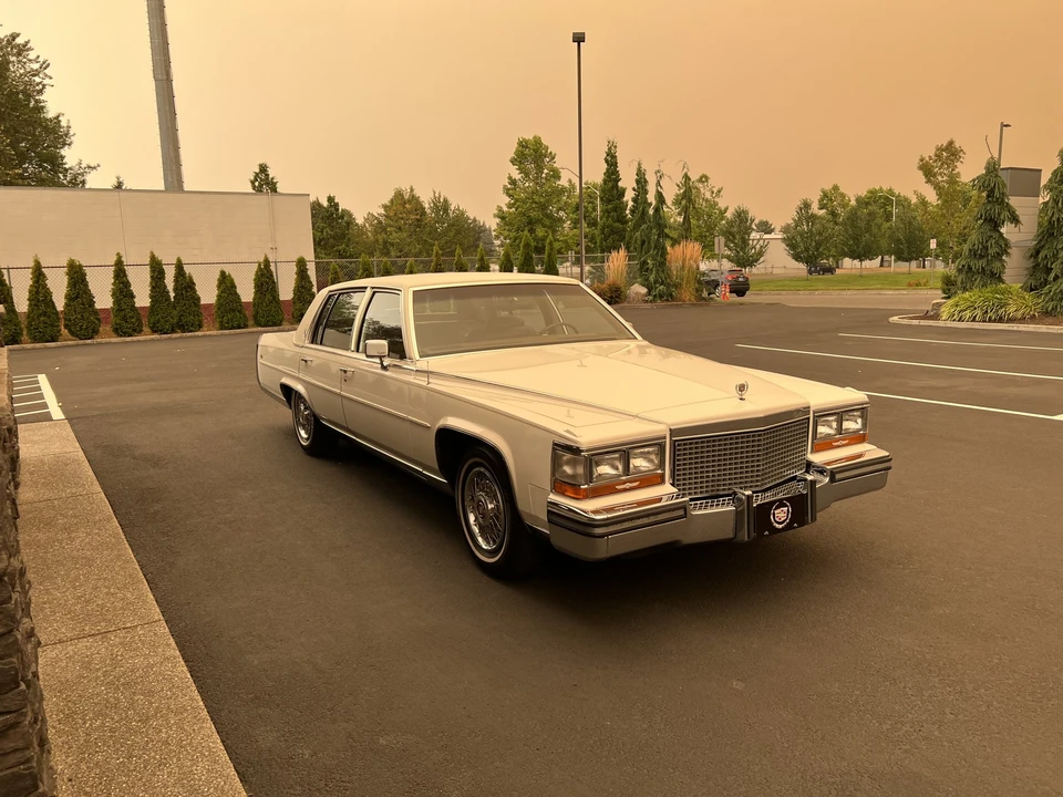 1988 Cadillac Brougham - Image 22 of 31