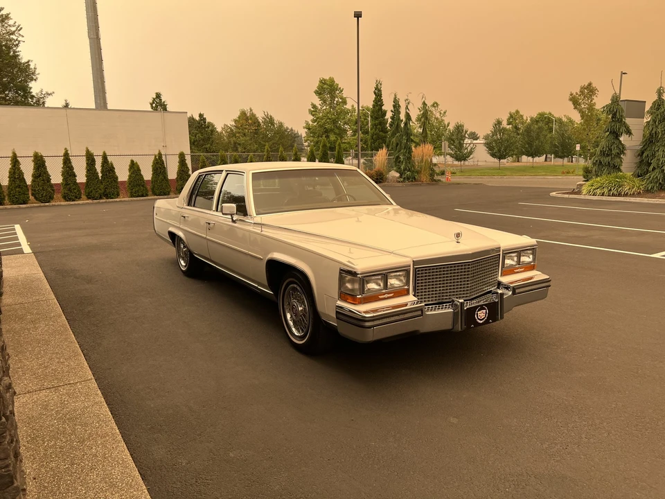 1988 Cadillac Brougham - Image 21 of 31