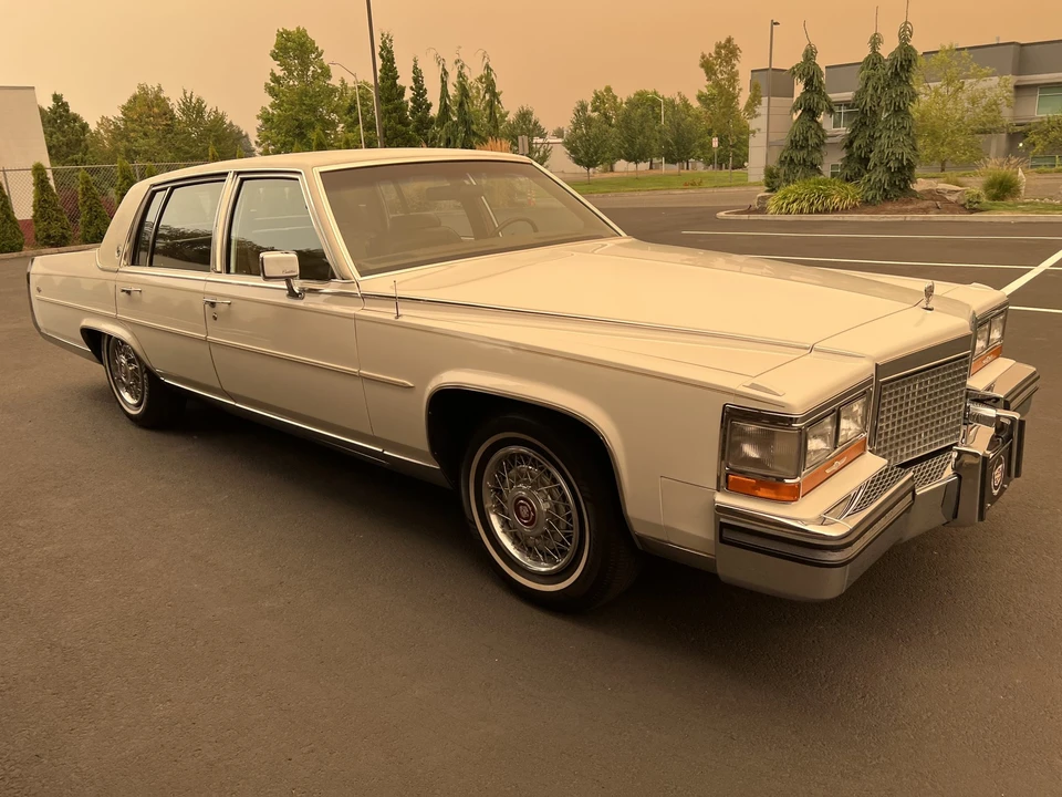 1988 Cadillac Brougham - Image 24 of 31