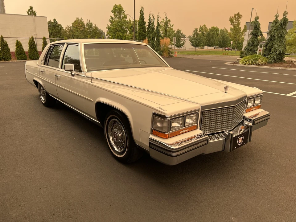 1988 Cadillac Brougham - Image 23 of 31