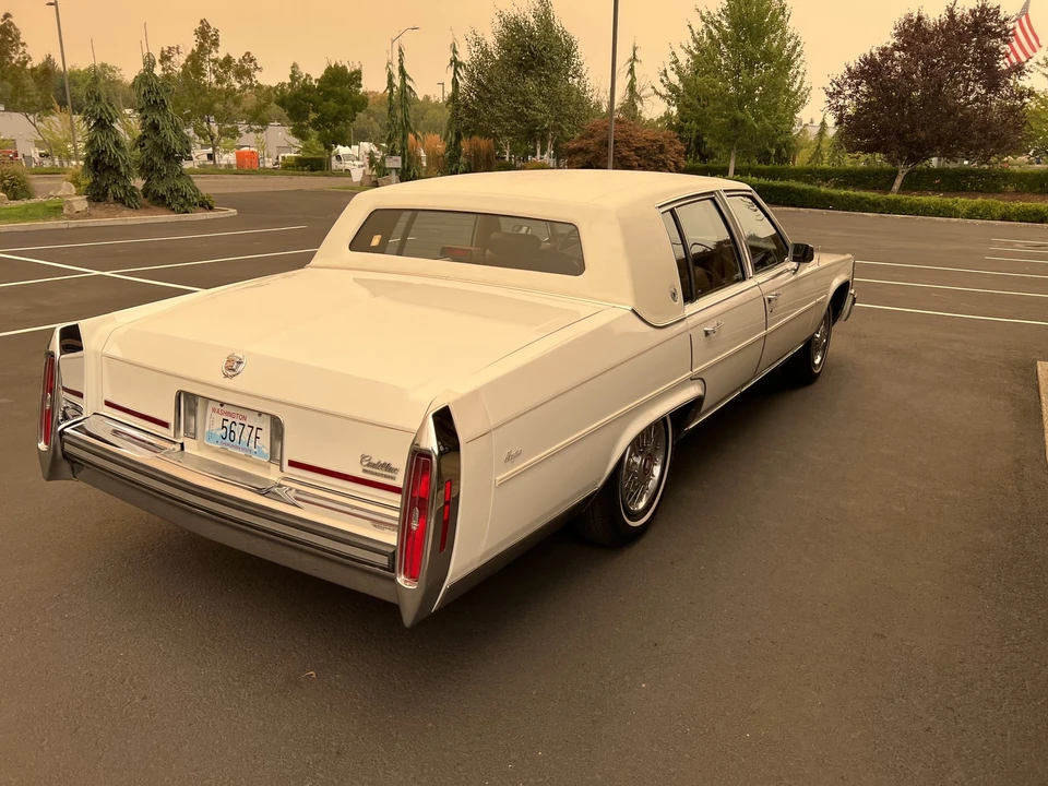 1988 Cadillac Brougham - Image 25 of 31