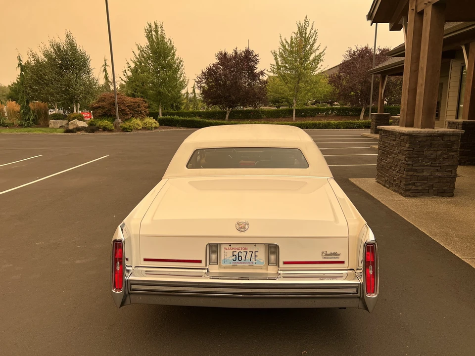 1988 Cadillac Brougham - Image 26 of 31