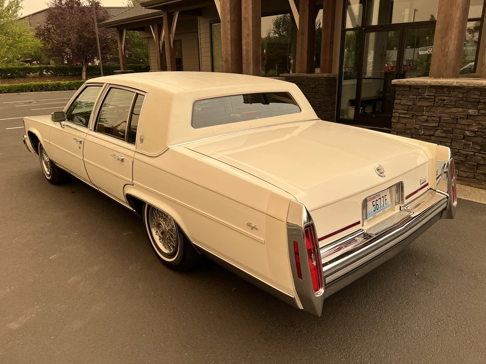 1988 Cadillac Brougham - Image 28 of 31