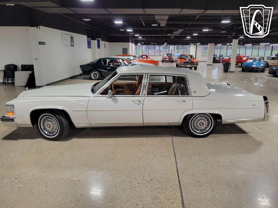 1988 Cadillac Brougham - Image 9 of 12