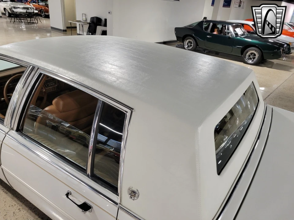 1988 Cadillac Brougham - Image 8 of 12