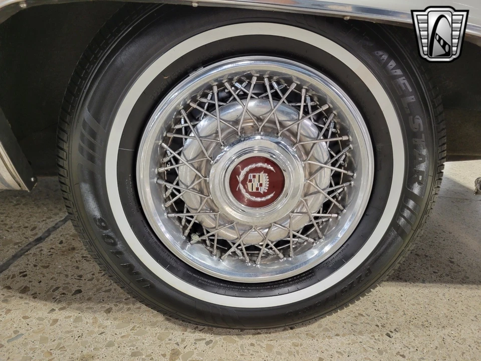 1988 Cadillac Brougham - Image 11 of 12
