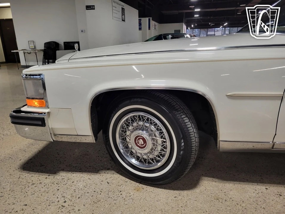1988 Cadillac Brougham - Image 10 of 12