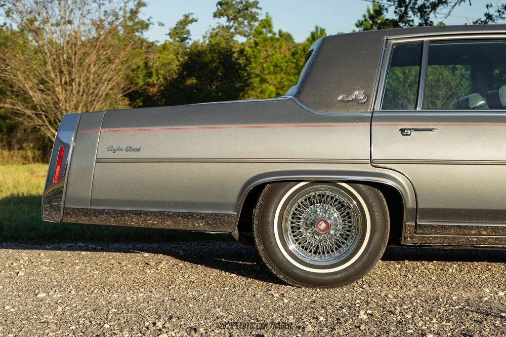 1988 Cadillac Brougham - Image 10 of 12