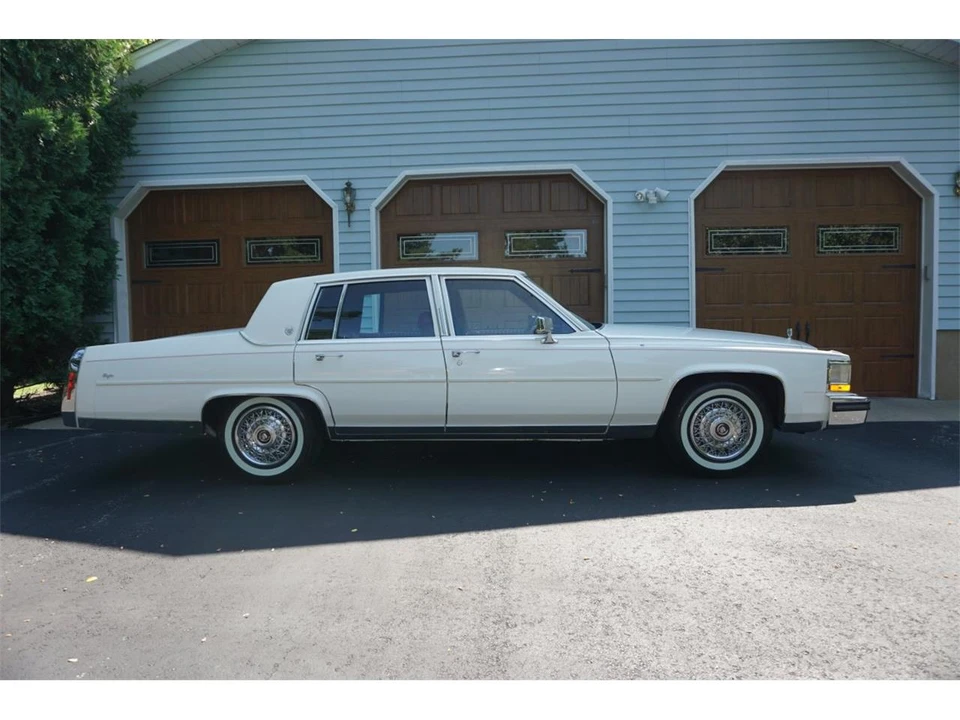 1988 Cadillac Brougham - Image 13 of 31