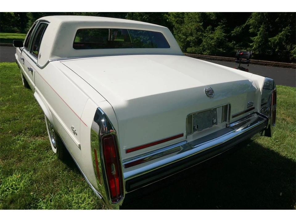 1988 Cadillac Brougham - Image 9 of 31