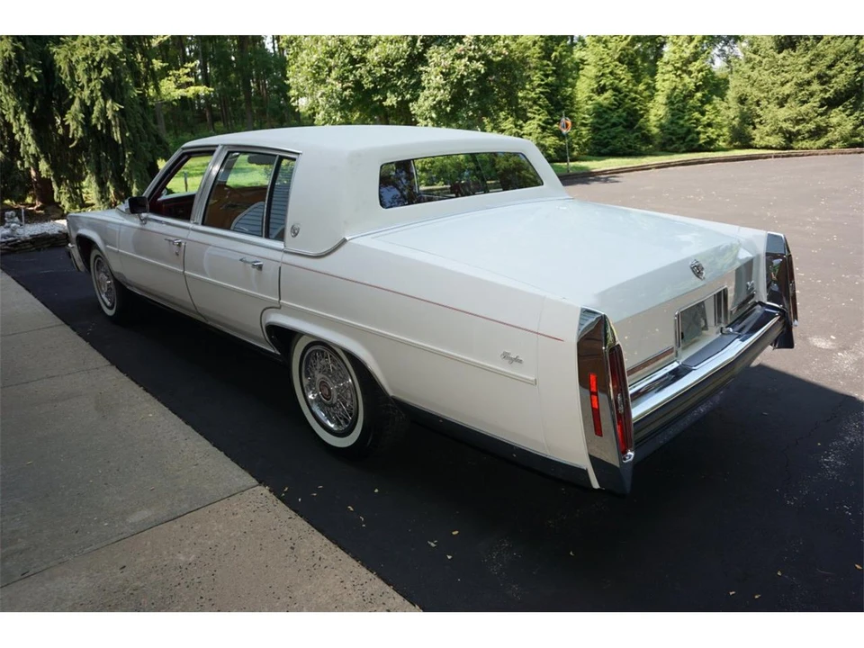 1988 Cadillac Brougham - Image 17 of 31