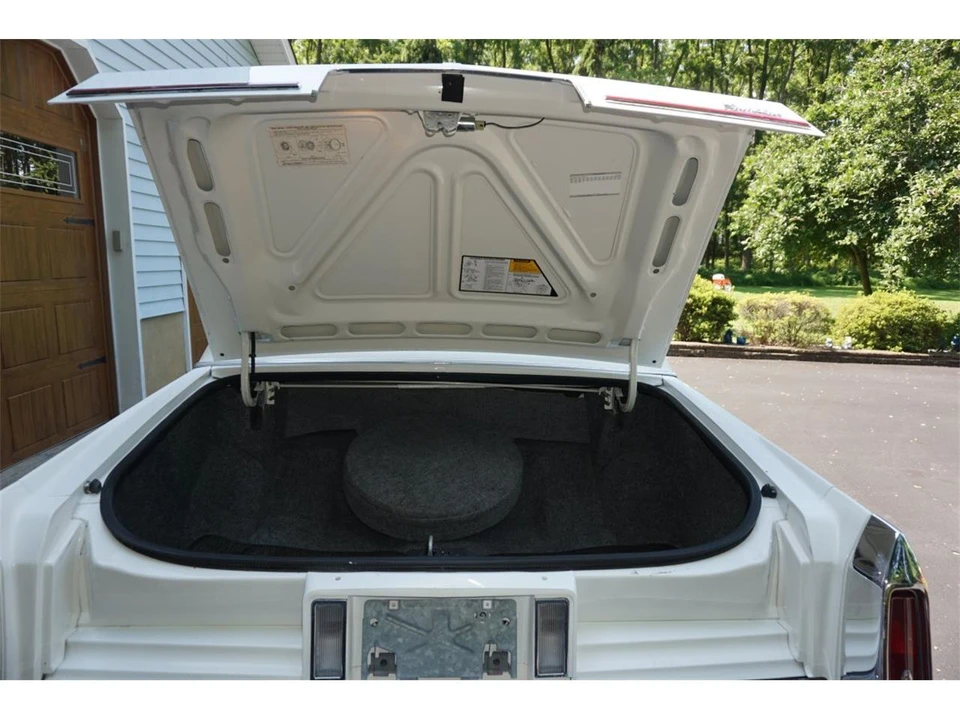 1988 Cadillac Brougham - Image 29 of 31