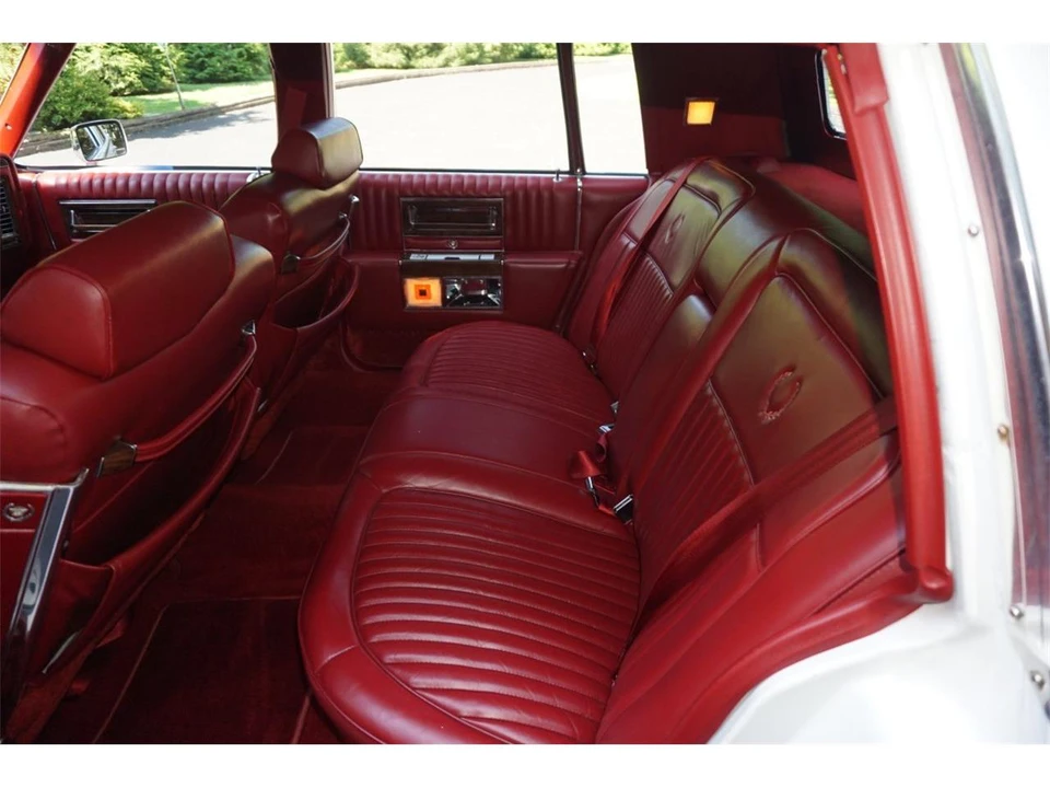 1988 Cadillac Brougham - Image 26 of 31