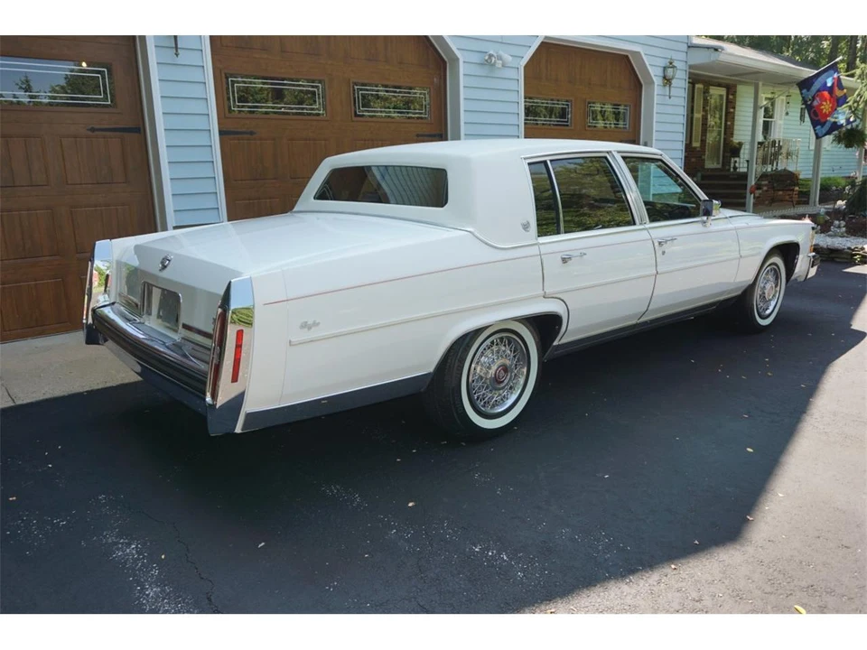 1988 Cadillac Brougham - Image 14 of 31