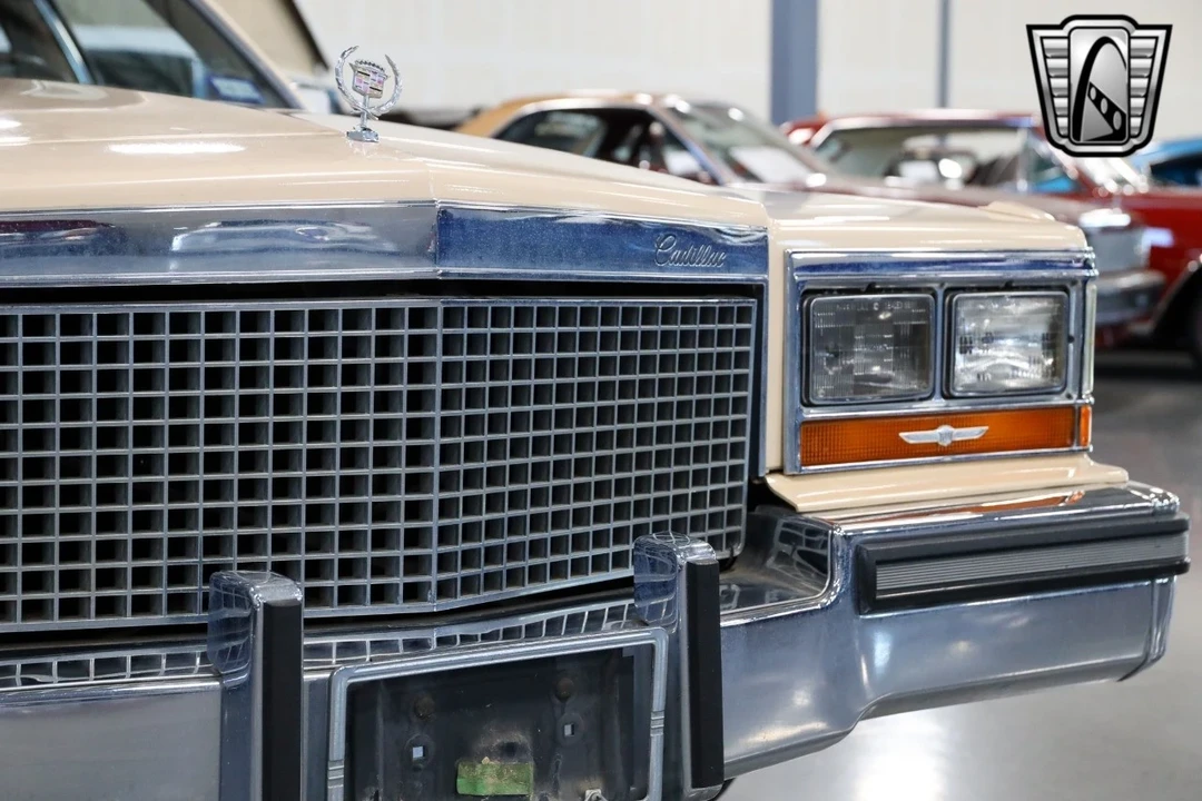 1988 Cadillac Brougham - Image 9 of 12
