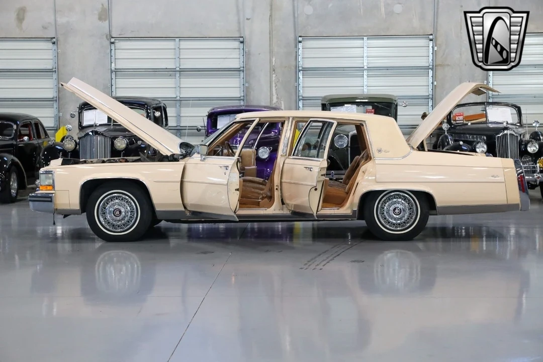 1988 Cadillac Brougham - Image 10 of 12