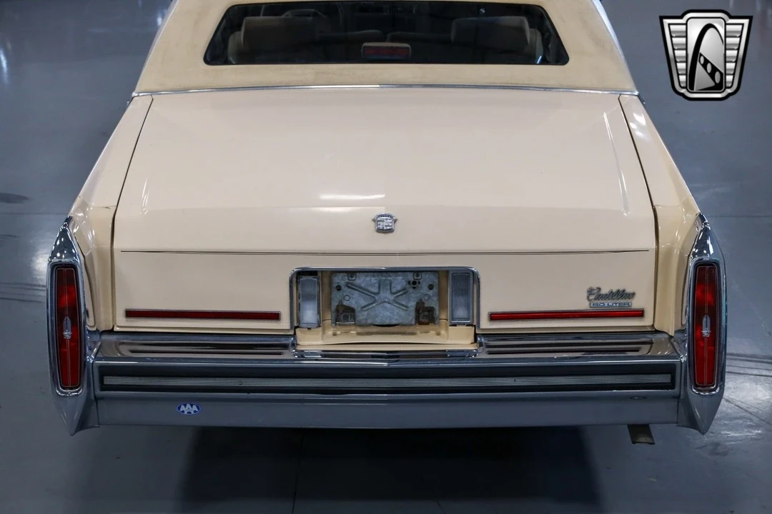 1988 Cadillac Brougham - Image 7 of 12
