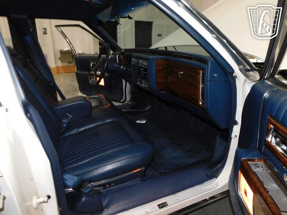 1988 Cadillac Brougham - Image 8 of 12