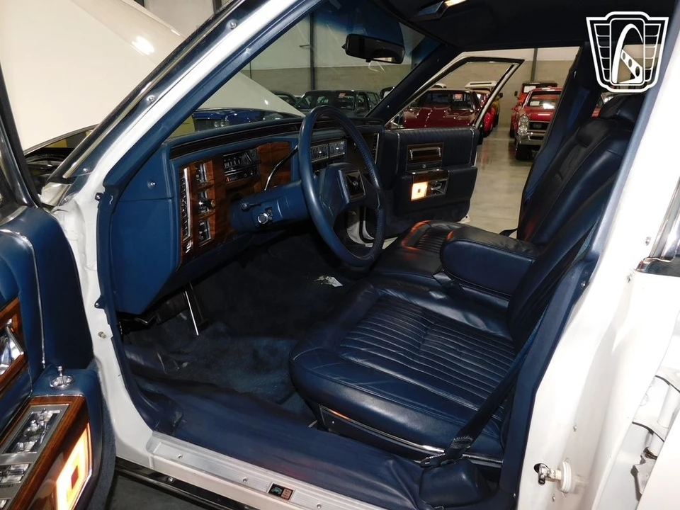 1988 Cadillac Brougham - Image 7 of 12