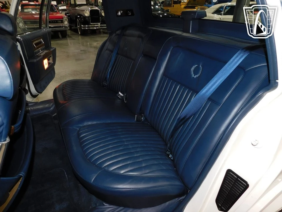 1988 Cadillac Brougham - Image 9 of 12