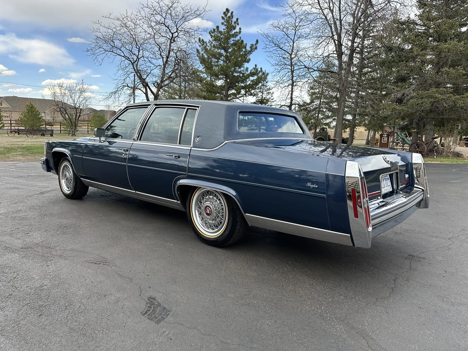 1988 Cadillac Brougham - Image 16 of 31