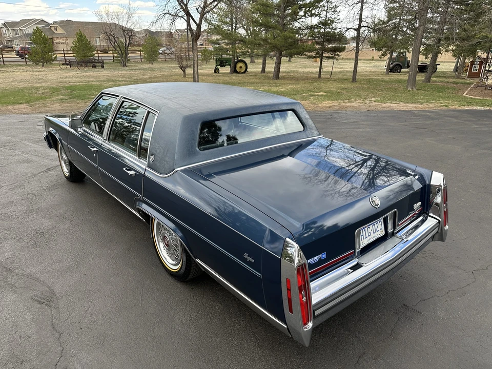1988 Cadillac Brougham - Image 14 of 31