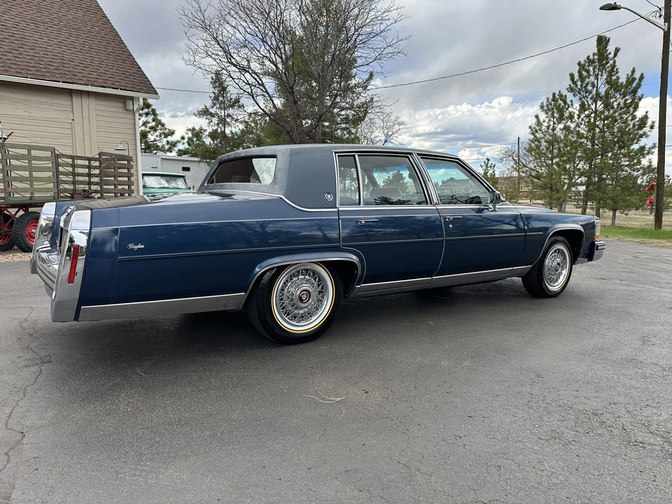 1988 Cadillac Brougham - Image 9 of 31
