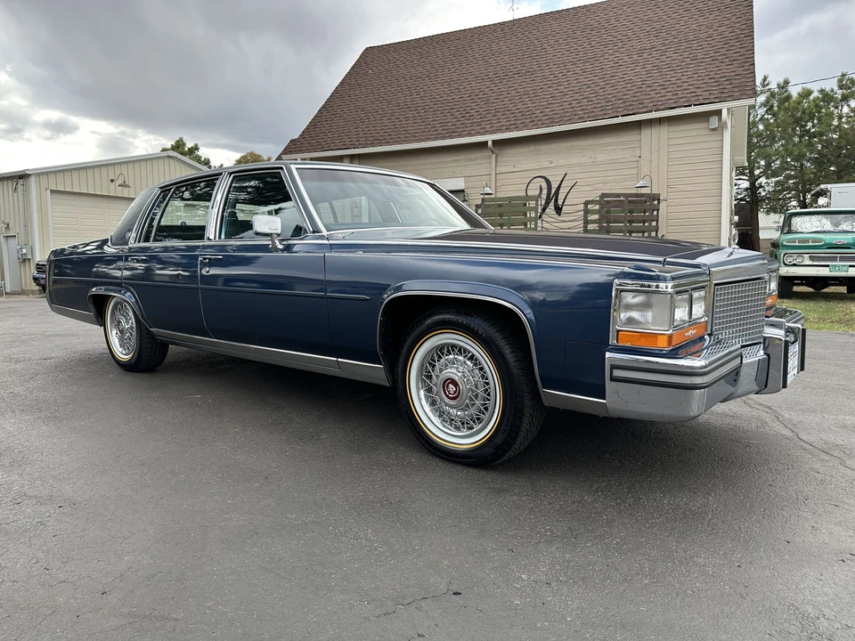 1988 Cadillac Brougham - Image 4 of 31