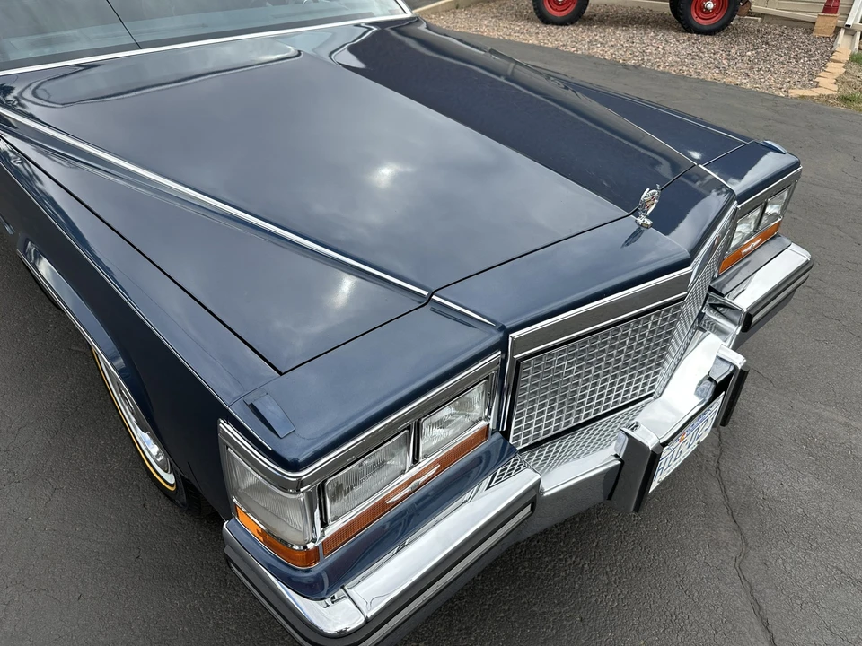 1988 Cadillac Brougham - Image 24 of 31
