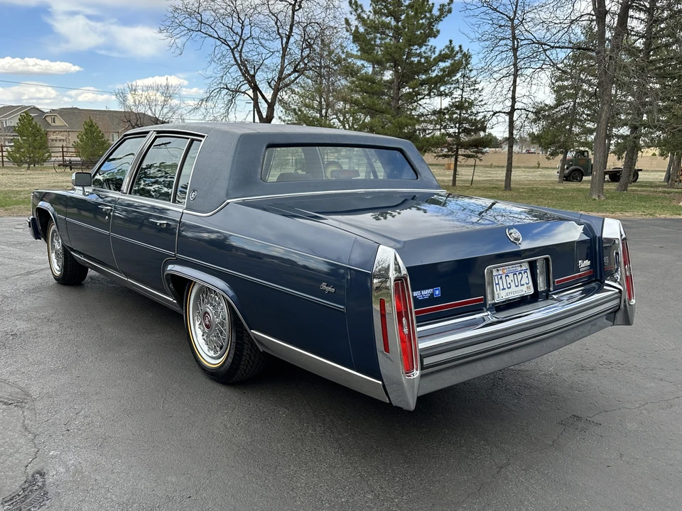 1988 Cadillac Brougham - Image 13 of 31