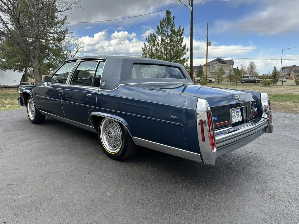 1988 Cadillac Brougham - Image 15 of 31